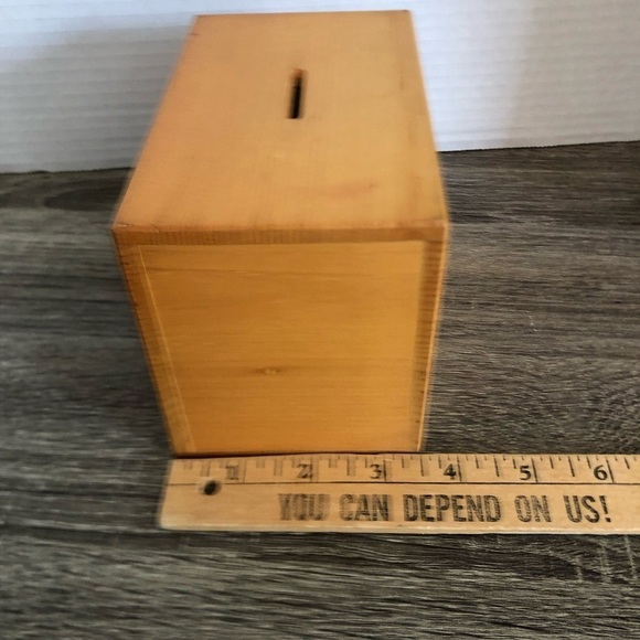 Vtg Wooden Canadian Loonie Coin Bank - Picture 6 of 14